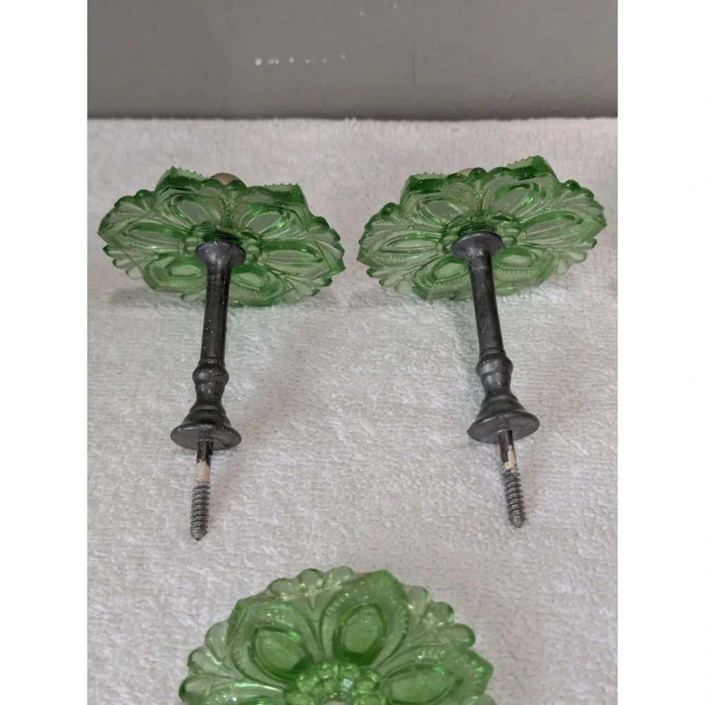 Antique Pressed Sandwich Glass Green Depression Curtain Tie Backs Rosettes Lot